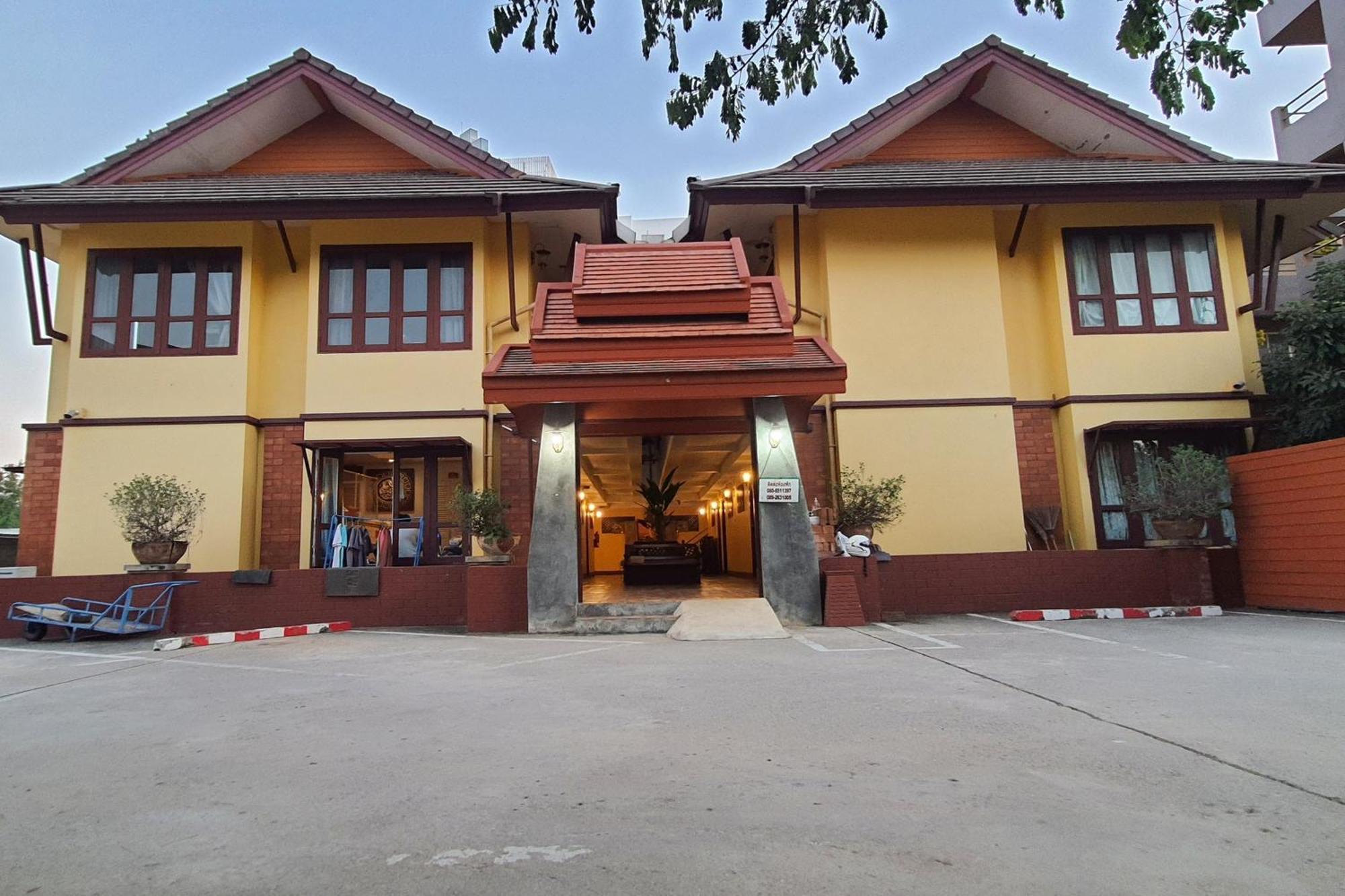 Yellow Tique Hotel Lampang Exterior foto